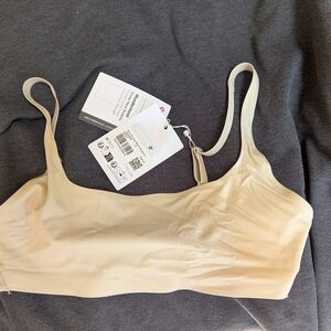 Lululemon Cream and Gray Apparel